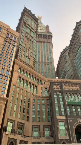 لحظة أذان لمغرب  من كافي إطلالة البيت 🕋 #اطلالة_على_الحرم #الحرم_المكي #اطلالة_البيت #برج_الساعة 