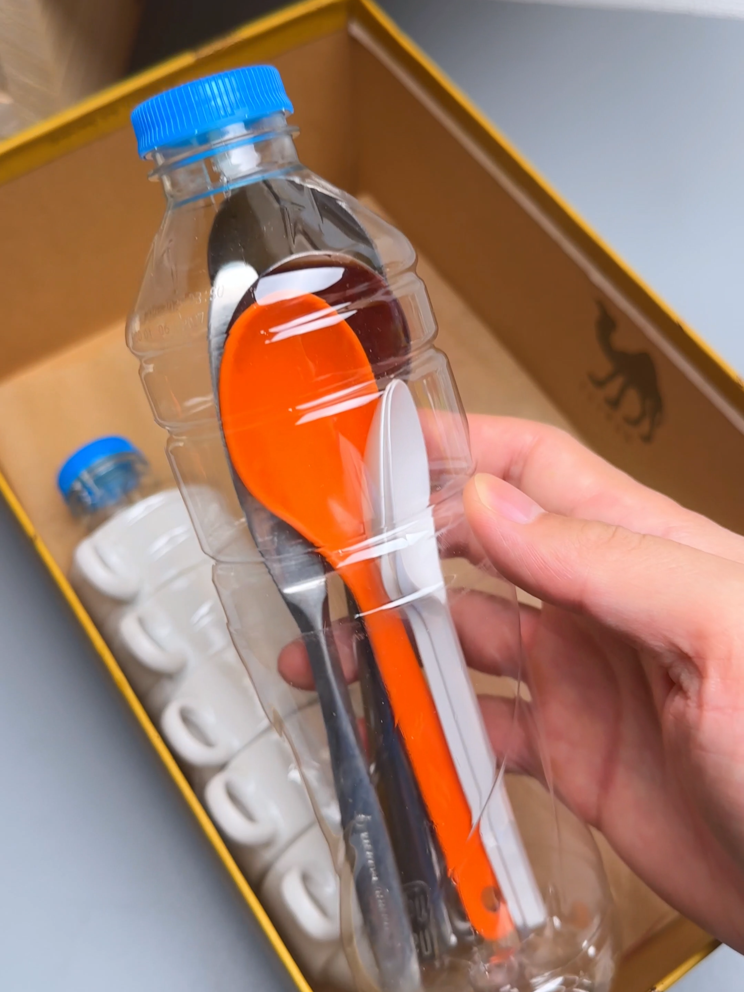 How to Move Cups Safely Using Bottles ☕🙌