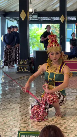 Part 1. Fragmen Wayang Wong: Suprabawati Boyong. Suprabawati yang tak ingin tunduk, dan Arjuna yang tak lelah menunjukkan keluhuran sikapnya. #Beksan #wayangorang #kratonjogja #budaya #dance   
