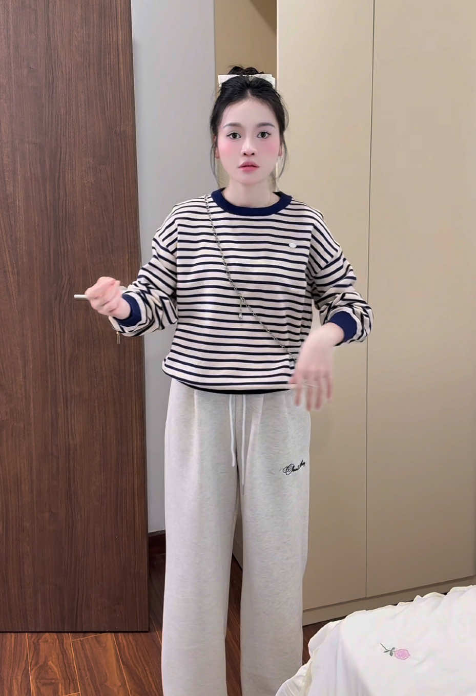 Áo len trơn kẻ siêu xinh lun 