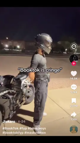 Translation: “bro this is so cringe im crine😭✌️”