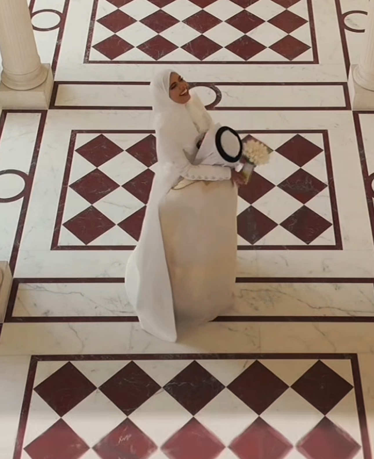 كنت دايمًا اسأل نفسي هل باذن الله حلاقي الشخص اللي يغير حياتي من أفضل للأفضل ؟ الاجابه فالفيديو .. عماد ❤️