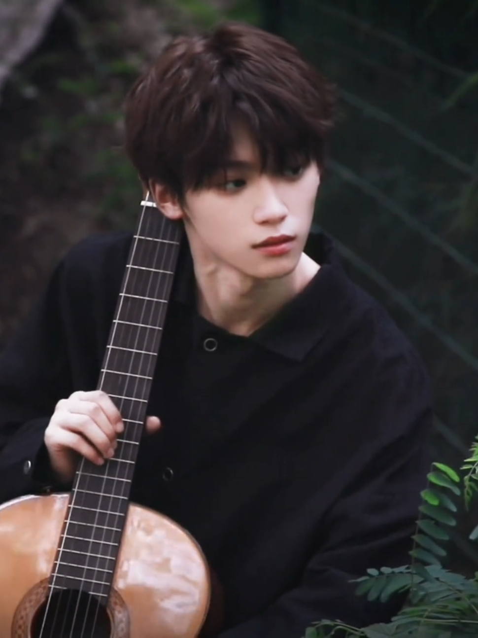 Thương một người xa lạ giống như chạy trong mùa hạ nắng gắt, dù biết mệt vẫn không nỡ ngừng. #ziyu #梓渝 #fyp #foryou #CúcáocủaZiyu 