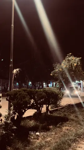 چلے جانا تمہارا آسان تھا، مگر ماننا میرا مشکل رہا، خاموش ہوگئے لفظ، مگر دل کی چیخیں اب بھی سنائی دیتی ہیں، فاصلے بڑھ گئے، مگر یادیں وہیں کی وہیں کھڑی ہیں، اور میں… اب بھی وہیں ہوں جہاں تم چھوڑ کر گئے تھے . . . #ghanikhanbabapoetry #caption #astheticvideos #pashtosong #pashtoon @حضرت یار  ♡ 