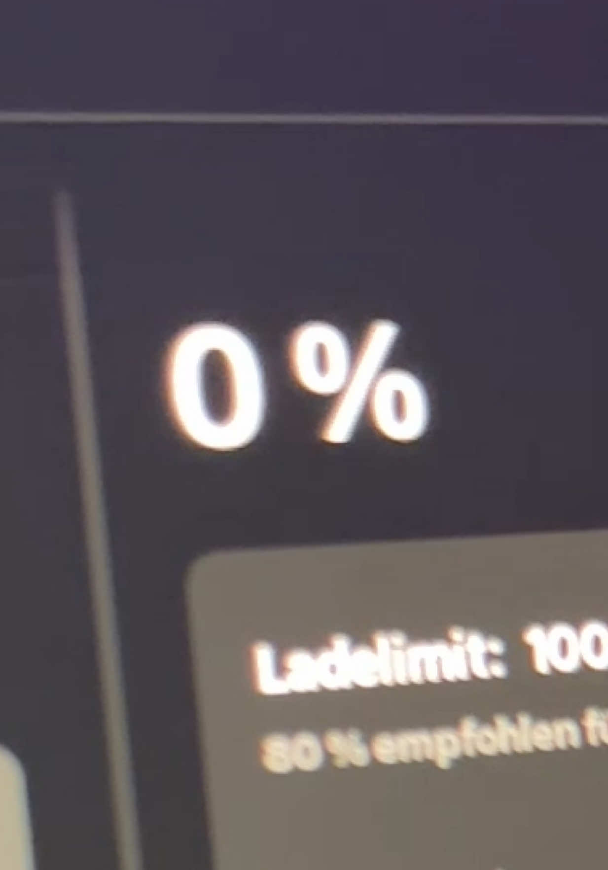 Schaft der Tesla mit 0% weiterzufahren!?  Schaffen wir das !? #tesla #eauto #batterie #akku #laden 