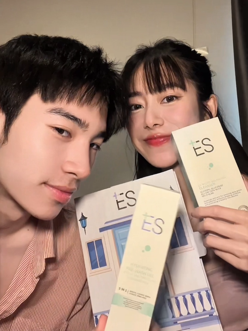 เซอร์ไพรส์ค้าบบบคุณแฟน 🫶🏻 Box Set ที่ไม่ได้มีแค่ความน่ารัก แต่ใช้ได้จริงทุกวันกับ 2 ไอเทมการคลีนผิวสุดอ่อนโยน 🩵 #ES #ESThailand #ESSkincare #RebalanceYourSkin #WelcomeHomeYourSkin #CleansingMilk #Cleanser #DoubleCleanse #ของขวัญให้แฟน