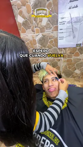 Corte de pelo, corte de cejas, corte de ilusiones... la barbera es la experta en cortar! 😂 #Barbería #Comedia #TikTok #Huancayo 