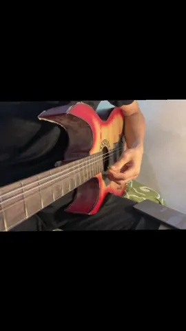 Suart cinta untuk siapa nih🤏🏻#fingerstyle #guitar #melodigitar #suratcintaunutukstarla #suratcintauntukstarlaguitar 