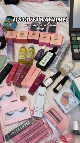 ✨ Giveaway Rules ✨ 	1.	Make sure you’re following me and @Layla Honey Cosmetics🩷  	2.	Tag a friend in the comments — every additional tag counts as an extra entry! 🎀 	3.	Share this post to your story for one bonus entry ✨ 	4.	Comment “Done” once you’ve completed all the steps 💕 Ends November 30th good luck🎀