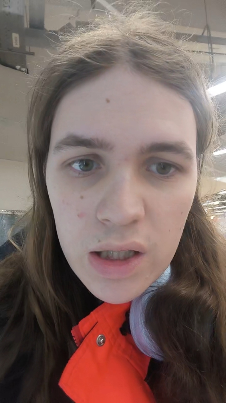 это твой стоит