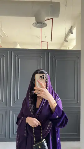 عباية الشتاء بامتياز 💯 الاسم بالموقع AS-73 ❄️ #عباية_شتوية #عبايات_ملونه #عبايات_فخمه 