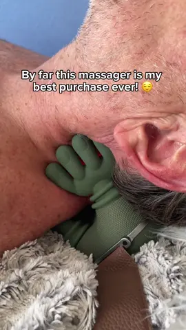 GET YOURS IN MY PROFILE! 🎁🎄 #massage #massagetherapy #massagemachine #neckmassager i love thisss