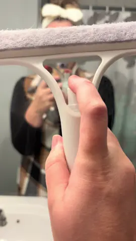 #squeegee #cleanwithme #cleaninghack #glasscleaner 