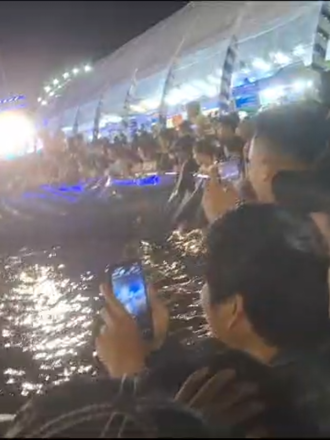 Cuộc thi bắt Cua #ngayhoicuacamau #dulịchcàmau #cuacàmau #hoicua 