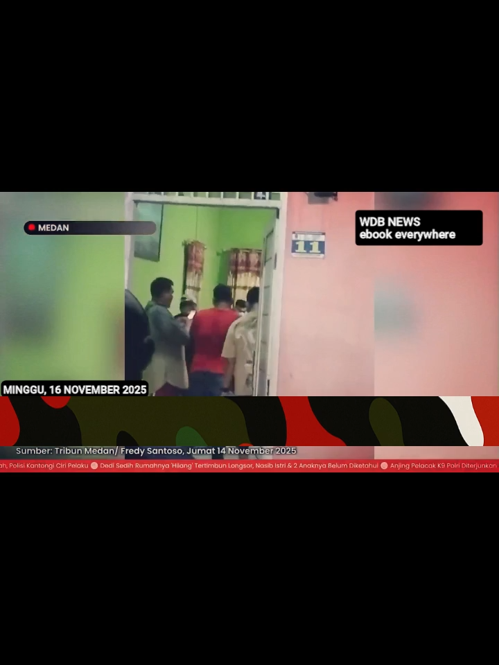 Seorang mahasiswa Universitas Medan Area bernama Bonio Raja, 18 tahun, ditemukan tewas bersimbah darah di rumahnya di Gang Rambe, Deli Serdang, Sumatera Utara. Korban pertama kali ditemukan oleh kakaknya pada Jumat malam, 14 November. Saat ditemukan, Bonio tergeletak di kamarnya dengan kondisi penuh luka dan mengeluarkan bau tak sedap. Menurut tetangga bernama Ramadani, warga sudah mencium aroma tidak enak sejak Jumat malam. Ia mengatakan terakhir kali melihat Bonio pada Kamis, 13 November. Warga juga mengetahui motor dan handphone milik korban sempat hilang, sehingga muncul dugaan kuat perampokan yang berujung pembunuhan. Kondisi korban yang berlumuran darah membuat dugaan itu semakin menguat. Polisi datang ke lokasi untuk melakukan olah TKP malam itu juga. Kapolsek Patumbak, Kompol Daulat Simamora, menyebut penyebab pasti kematian masih diselidiki. Pihaknya belum bisa memastikan apakah ini kasus perampokan atau pembunuhan. Tim gabungan dari Satreskrim Polrestabes Medan dan Polsek Patumbak masih bekerja mendalami kasus ini. Sehari setelah kejadian, polisi mengamankan seorang terduga pelaku pembunuhan Bonio. Pelaku ditangkap bersama barang bukti berupa sepeda motor Honda Vario putih tanpa plat. Kapolrestabes Medan, Kombes Pol Jenkalovin, membenarkan penangkapan yang dilakukan pada Minggu, 16 November. Identitas terduga pelaku belum diungkap, dan penyidik masih mendalami motif serta kronologi lengkapnya. Di media sosial, beredar rekaman suasana rumah saat warga pertama kali masuk. Ada yang memanggil kakak korban, meminta bantuan, dan terlihat suasana panik ketika kondisi korban diketahui. Seorang teman korban bercerita bahwa terakhir bertemu Bonio pada Kamis siang sepulang dari kampus. Mereka sempat bermain gim bersama sebelum pulang ke tempat masing-masing. Setelah itu, tidak ada lagi komunikasi. Teman tersebut juga mengatakan Bonio dikenal suka tersenyum dan ramah. Tetangga lain menyebut Bonio sudah lama tinggal di rumah itu. Ia tinggal bersama kakaknya, namun beberapa hari terakhir tidak terlihat. Menurut tetangga, motor dan ponsel Bonio hilang, dan rumah dalam keadaan berantakan saat ditemukan. Keluarga korban juga memberikan keterangan. Ayah Bonio, Johar, mengatakan komunikasi terakhir terjadi pada Rabu, 12 November. Saat itu Bonio mengirim pesan selamat hari ayah yang sangat menyentuh. Pesan itu menjadi komunikasi terakhir karena keesokan harinya Bonio tidak lagi membalas pesan dan tidak mengangkat telepon. Pada Kamis pagi sekitar pukul 10.15, Johar mengirim uang kuliah anaknya, namun pesan tersebut tak dibalas. Karena khawatir, Johar meminta putrinya, Diva, untuk mengecek keadaan adiknya di Medan. Saat tiba, Diva mendapati rumah berantakan dan menemukan adiknya dalam kondisi tak bernyawa. Keluarga melihat ada tanda-tanda kekerasan. Motor, ponsel, ATM, dompet, dan uang tunai milik Bonio hilang. Jenazah kemudian dibawa ke Desa Paramonang, Tapanuli Utara, setelah proses autopsi. Ayah Bonio berharap polisi segera menangkap pelaku dan mengungkap motif sebenarnya. Ia juga meminta pelaku dihukum seberat-beratnya. Menurut Johar, dari yang ia lihat, Bonio mengalami luka cukup parah, termasuk gigi rontok, luka di leher, dan lebam di beberapa bagian tubuh. Keluarga kini menunggu hasil penyelidikan lengkap dari pihak kepolisian. Tragedi ini membuat warga sekitar dan kerabat korban sangat terpukul, terlebih karena Bonio dikenal sebagai mahasiswa yang ramah dan tidak memiliki masalah dengan siapa pun.