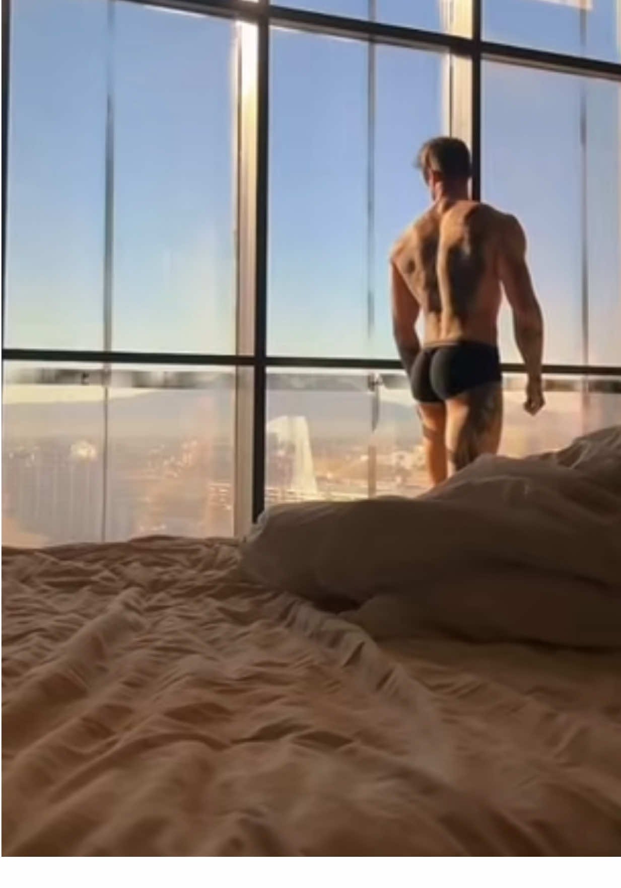 Bring me back to vegas my penthouse with the most amazing view, see you soon #lasvegas #vegas #luxor #hotel