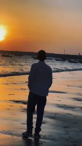 muktigu🌑 uxuu tusaalo uyahay iftiinka🌙