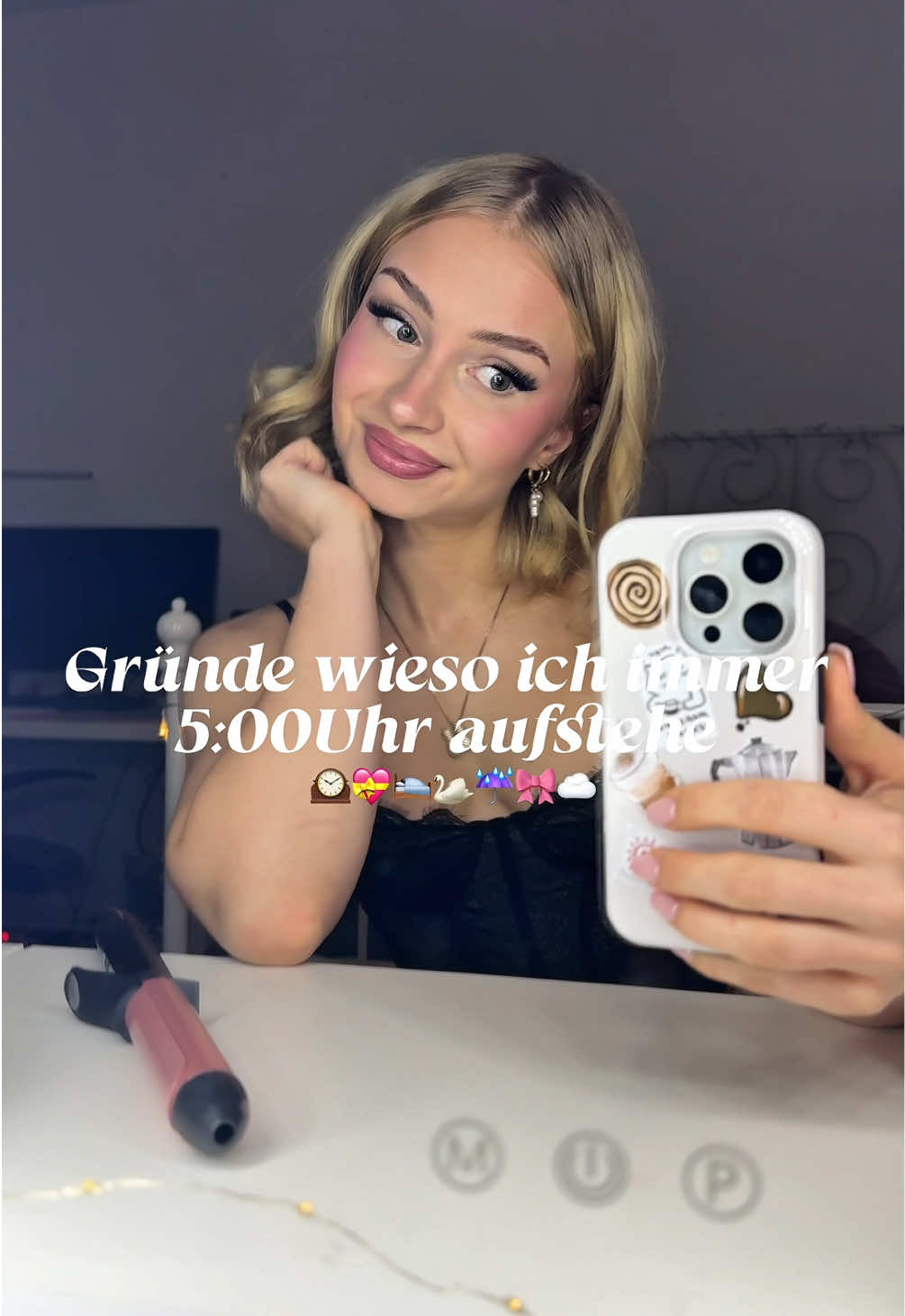 Insta:lifeofhannahmarleen ☁️ Seid ihr eher Morgen oder Abendmensch?💝 ich muss meine abendroutine definitiv noch verbessern lol aber meinen Morgen lieeebe ich #morgenroutine #5uhrmorgenroutine #frühaufstehen 
