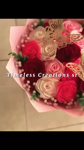 Bij Timeless Creations bent u aan het juiste adres voor: ✅Satin Rose Bouquets  ✅Money Bouquets ✅Tijdloze Ruikers ✅Gift boxes  ✅Balloon Box Bouquets ✅Flower in a Bubble ✅Bridal Satin bouquets  ✅Corsages  ✅Party Guest Henna ✅Bridal Henna 𝑳𝒂𝒂𝒕 𝒆𝒍𝒌𝒆 𝒈𝒆𝒍𝒆𝒈𝒆𝒏𝒉𝒆𝒊𝒅 𝒃𝒊𝒋𝒛𝒐𝒏𝒅𝒆𝒓 𝒗𝒐𝒆𝒍𝒆𝒏 𝒎𝒆𝒕 𝒆𝒆𝒏 𝑻𝒊𝒎𝒆𝒍𝒆𝒔𝒔 𝑪𝒓𝒆𝒂𝒕𝒊𝒐𝒏𝒔 𝒄𝒂𝒅𝒆𝒂𝒖 🎀 Get Yours Now✨ 📲: 𝑽𝒐𝒐𝒓 𝒎𝒆𝒆𝒓 𝒊𝒏𝒇𝒐: +𝟓𝟗𝟕 𝟖𝟐𝟏𝟑𝟏𝟔𝟎  📍: 𝑾𝒂𝒏𝒊𝒄𝒂, 𝑺𝒖𝒓𝒊𝒏𝒂𝒎𝒆  🚚: 𝑳𝒆𝒗𝒆𝒓𝒊𝒏𝒈: 𝒎𝒐𝒈𝒆𝒍𝒊𝒋𝒌 𝒕𝒆𝒈𝒆𝒏 𝒆𝒆𝒏 𝒗𝒆𝒓𝒈𝒐𝒆𝒅𝒊𝒏𝒈  💵: 𝑩𝒆𝒕𝒂𝒍𝒊𝒏𝒈: 𝒄𝒐𝒏𝒕𝒂𝒏𝒕 𝒐𝒇 𝒗𝒊𝒂 𝒃𝒂𝒏𝒌𝒐𝒗𝒆𝒓𝒎𝒂𝒌𝒊𝒏𝒈  🇳🇱: 𝑾𝒆 𝒂𝒄𝒄𝒆𝒑𝒕𝒆𝒓𝒆𝒏 𝒐𝒐𝒌 𝒊𝒏𝒕𝒆𝒓𝒏𝒂𝒕𝒊𝒐𝒏𝒂𝒍𝒆 𝒃𝒆𝒔𝒕𝒆𝒍𝒍𝒊𝒏𝒈𝒆𝒏, 𝒑𝒆𝒓𝒇𝒆𝒄𝒕 𝒂𝒍𝒔 𝒖 𝒊𝒆𝒎𝒂𝒏𝒅 𝒊𝒏 𝑺𝒖𝒓𝒊𝒏𝒂𝒎𝒆 𝒘𝒊𝒍𝒕 𝒗𝒆𝒓𝒓𝒂𝒔𝒔𝒆𝒏! 💝 #suriname #fyp #timelesscreationssr #suriname🇸🇷 #fypシ゚ #bridalbouquet #hennaartist #eternalflowers #giftbox #satinbouquet #moneybouquet #mehndi #fauxflorals #corsage #weddingtiktok #bouquets #viral #Biscoitocut #CapCut 