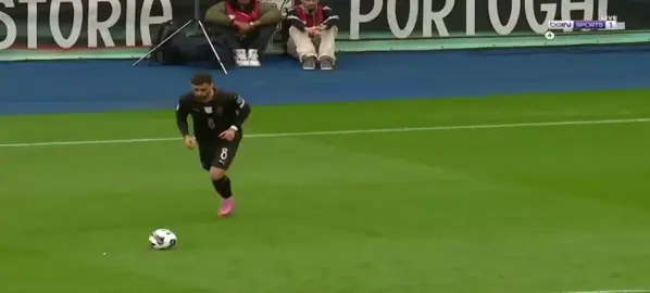 Full-Time Kualifikasi Piala Dunia antara Portugal vs Armenia.  Tanpa kehadiran sang mega bintang Cristiano Ronaldo, karna akumulasi Kartu merah, Timnas Portugal justru bisa bermain Solid. Terbukti 9 Gol berhasil di sarangkan kegawang Armenia.  Melihat skor ini, bisa di pastikan Portugal menambah daftar Negara yang lolos langsung ke piala Dunia 2026 🔥 #portugal #vamosportugal #qualifikasipialadunia2026 #armenia #fyp 