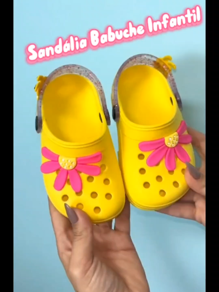 Amiga, olha essa babuche que virou a nova paixão da minha pequena.🐝👧 #achadinhosshopee #Sandália #Babuche #Infantil #Menina 