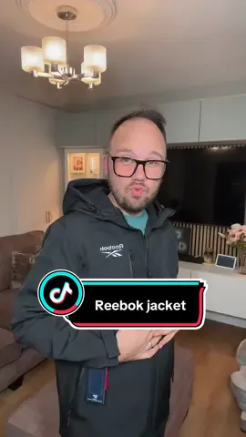 Reebok Soft Woven Shell Jacket that’s lightweight, comfy, and cool enough to wear anywhere 🖤 Snag it now before sizes disappear – this deal won’t last 👀🔥 #TikTokMadeMeBuyIt #blackfriday #Reebok #jacketseason #fashiondeals 