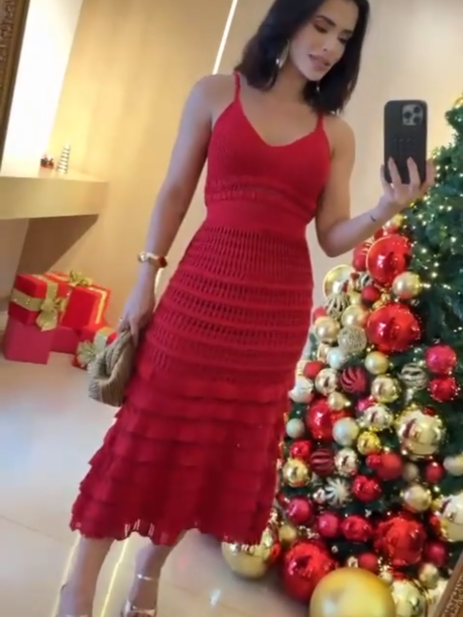 Dê uma olhada em Vestido Reveillon Natal Tricô Midi Feminino Rendado Forrado Babados Verão Tricot Elegante por R$124,90. Compre na Shopee agora! https://s.shopee.com.br/qbj8gWApb