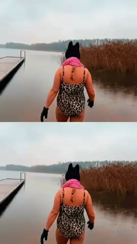 Mamy to,po długiej przerwie ♥️ Kto morsuje ze mną następnym razem? We have it, after a long break ♥️ Who's winter swimming with me next time? #bodypositivity  #swimmingwinter  #morsowanie  #niedziela😎😎  #videoviral  @_Oliwia_ @Pola Nowak 