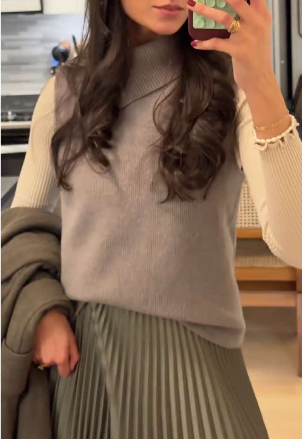 we’re going to ignore my mess ✨  #nycoutfitinspo #whatiwore #ralphlauren #femalebusinessowner #chicstyle 