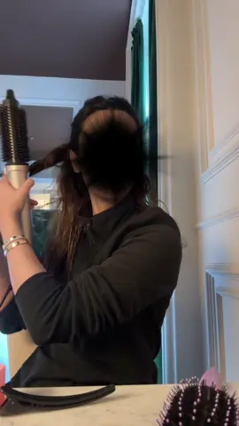 Smooth blowout with my Clara hair dryer 🎀💈💇🏻‍♀️ @كلارا | CLARA #استشوار #شعر #منتجات #ويفي #blowout 