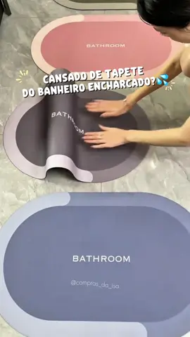 ✨ Este é o Tapete Mágico que absorve a água em segundos e seca ultra-rápido! Chega de escorregões! Comente “TAPETE” e me segue que eu te envio o link!😉💜 #tapetebanheiro #secagemrapida #antiderrapante #organizacao #banheiro #fyp #viral 