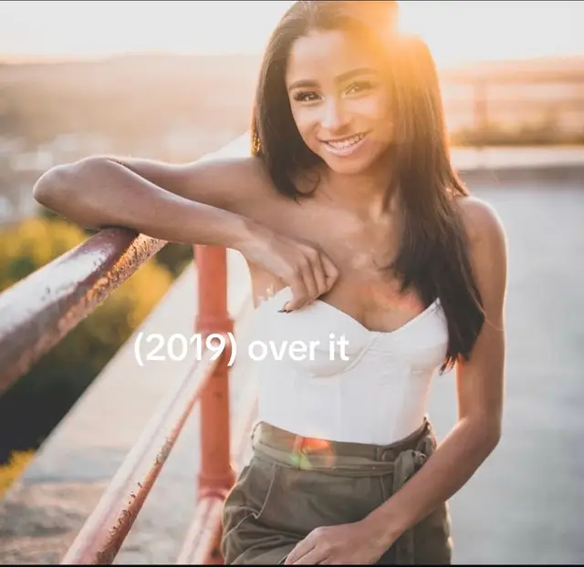 Summer walker truly is my idol so,I’m hoping on this Trend I’ve loved this girls music since a depressive episode back in 2019, her album over is honestly the best and she’s soo lyrically talented!😭😩🤝🫶🏽🥲😌 #fypシ#fyp #summerwalker#music#foryoupage 