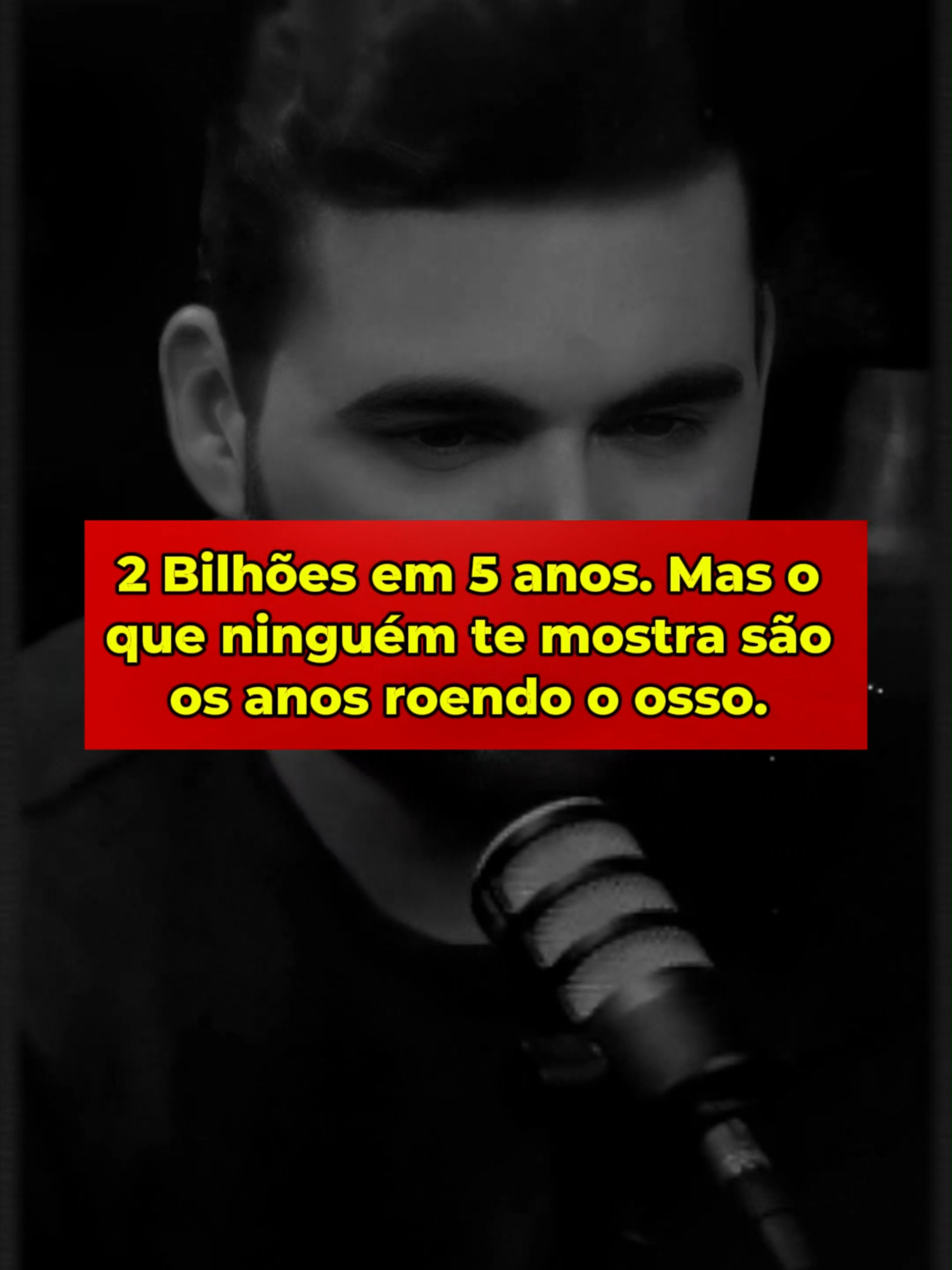 Todo mundo vê os 2 Bilhões em 5 anos. Ninguém vê os anos de CLT roendo o osso pra chegar lá. O segredo é um só: não desistir. #danielgrifo #clipfygrifo #clipfyleague @danielg.grifo @clipfyai.league #sucessonotiktok #trabalhoduro #motivacao @clipfy.league