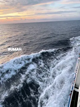 Inilah matahari senja,laut Majene,semoga anda menyukainya,Semoga hari-hari anda bahagia selalu,Terimakasih.🙏#CapCut#kuliner#music🎧 #salamsatujangkar⚓️#pejuangrupiah 