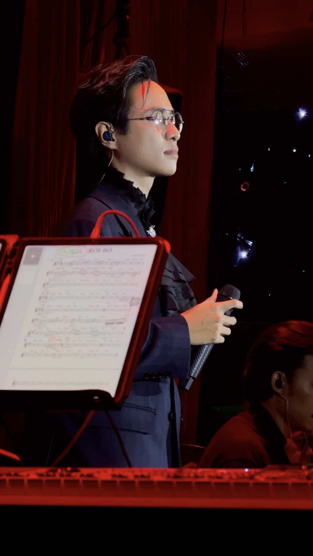 Sau gần một năm, chúng mình lại được nghe An Huy hát “RỜI BỎ”. Sáng tác: Vũ Huy Hoàng 🫶🫶🫶🫶🫶🫶🫶🫶🫶🫶🫶 🫶🫶 😘 Group FC Hà An Huy: FC UNG DUNG OFFICIAL - HÀ AN HUY’S FC 😘 Fanpage Hà An Huy: Hà An Huy 😘 Fanpage, YouTube, SoundCloud của tớ: Thanh xuân của tớ có Hà An Huy ❤️‍🔥 𝐓𝐨̛́ 𝐜𝐚̉𝐦 𝐨̛𝐧 𝐜𝐚́𝐜 𝐛𝐚̣𝐧 đ𝐚̃ 𝐠𝐡𝐞́ 𝐧𝐨̛𝐢 𝐧𝐚̀𝐲, 𝐮̉𝐧𝐠 𝐡𝐨̣̂ 𝐀𝐧 𝐇𝐮𝐲 𝐯𝐚̀ 𝐭𝐨̛́ ❤️‍🔥 #AnHuyUngDung #HaAnHuy #RoiBo #ThanhXuanCuaToCoHaAnHuy 