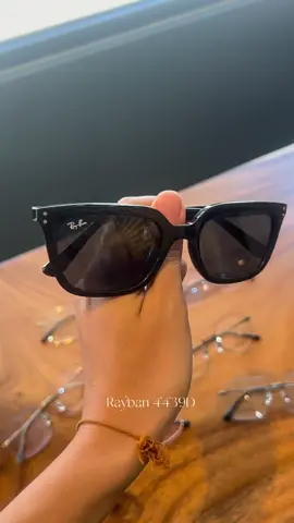 Rayban, món đồ không thể thiếu khi ra đường #matkinh #kinhrayban #xuhuong 