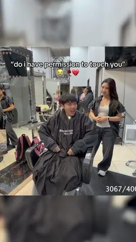 She actually touched me 😭 #streamer #funny #girlfriend #slap #barber