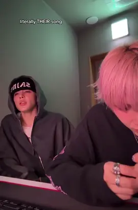 given that they’re “wolves” the song is so fitting #andteam_nicholas #andteam_maki #andteam #kpop #luné 