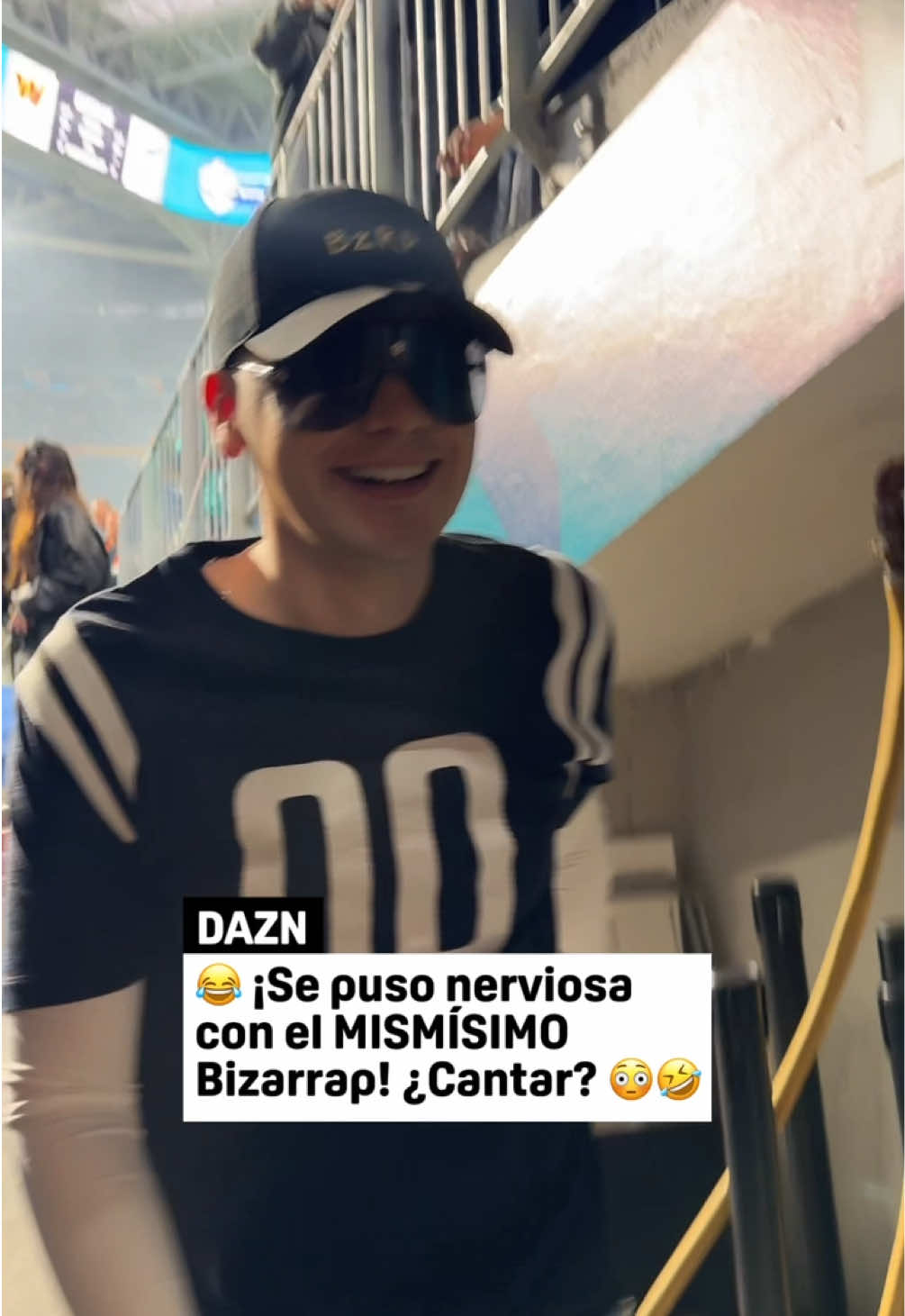 😅 ¡El pequeño lapsus de @elena sin h con @bzrp !  🎶 Queremos más música tuya, genio. ¡Cómo has animado el Bernabéu! 🐐 #tiktokfootballacademy #NFLenDAZN 