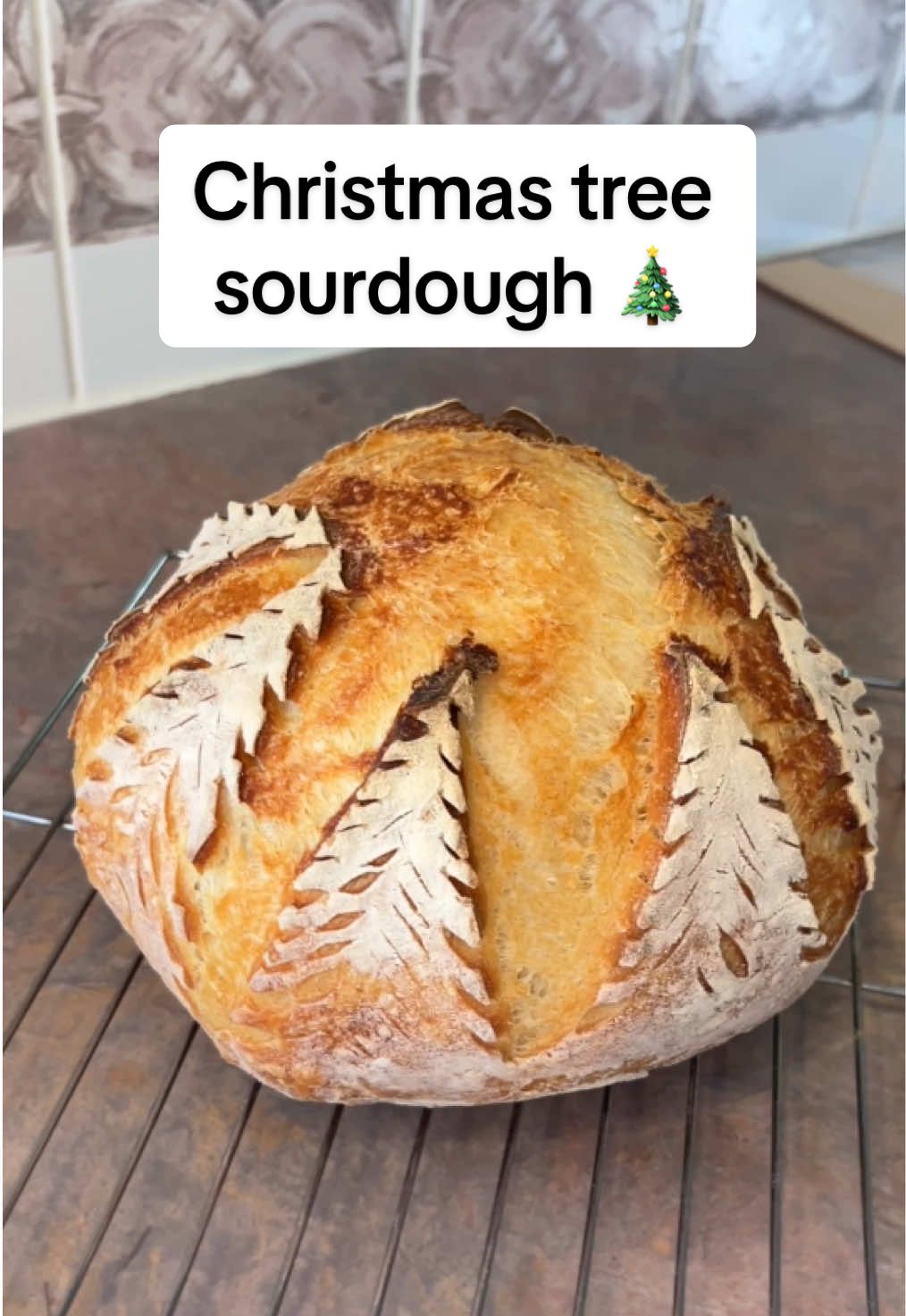 Ok probably the best loaf I’ve ever scored!! It was a gift so couldn’t cut it 😭😭