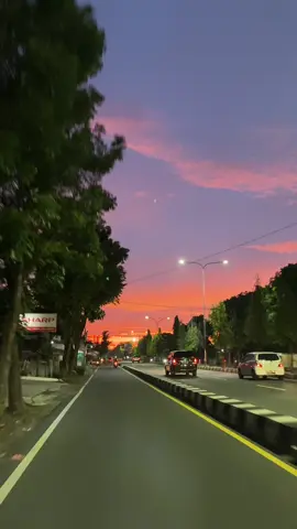 jogja dikala sore hari, ada kenangan apa sama dia? #jogja #yogyakarta #jogja24jam #jogjaistimewa #sunset 