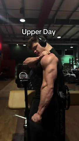 Everything was 10+ reps, and like 3-4 RIR. I have to go light until I see if I have a hernia or not 🫩 Never been that pumped up before it felt crazy, lowkey hurt. Kinda crazy to think people train like this every day #jesuslovesyou #gym 