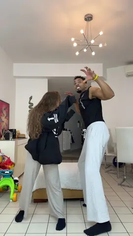 Date voi un titolo 😂😂 #fyp #viral #couplegoals #funnytiktok #treanding 