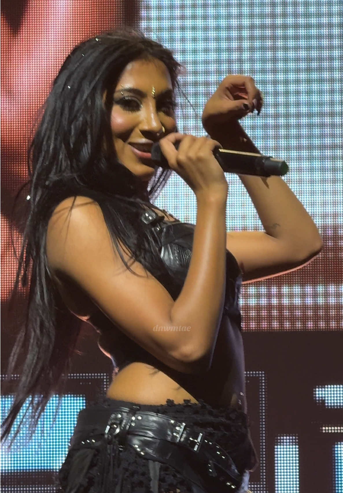 lara and dani milkshake in minneapolis #katseye_daniela #katseye_lara #katseye #beautifulchaostour #katseyetour 