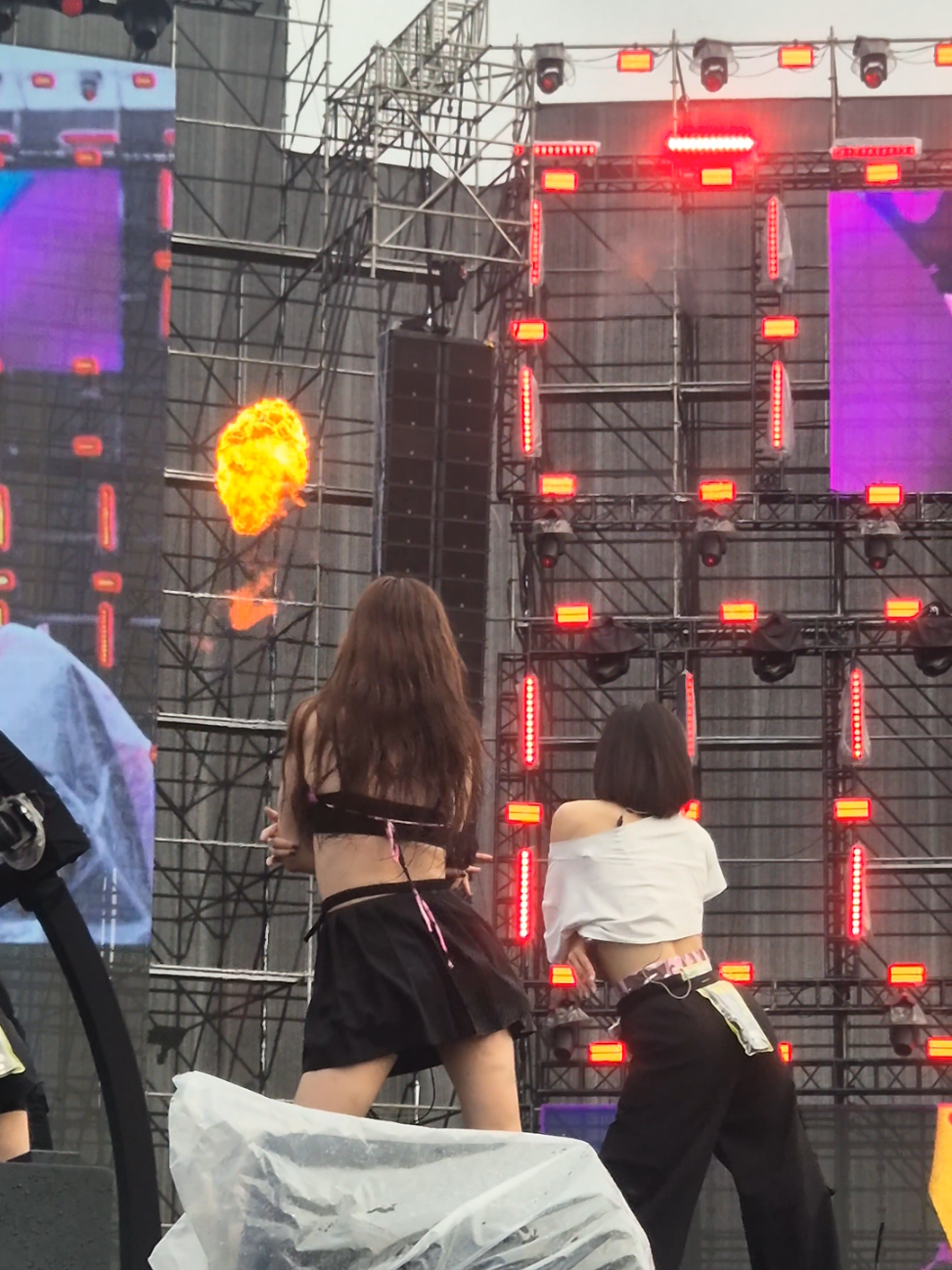 Mấy cổ hứa về VN là luôn giữ lời chứ hok có bùng nha #EXID #Waterbomb 