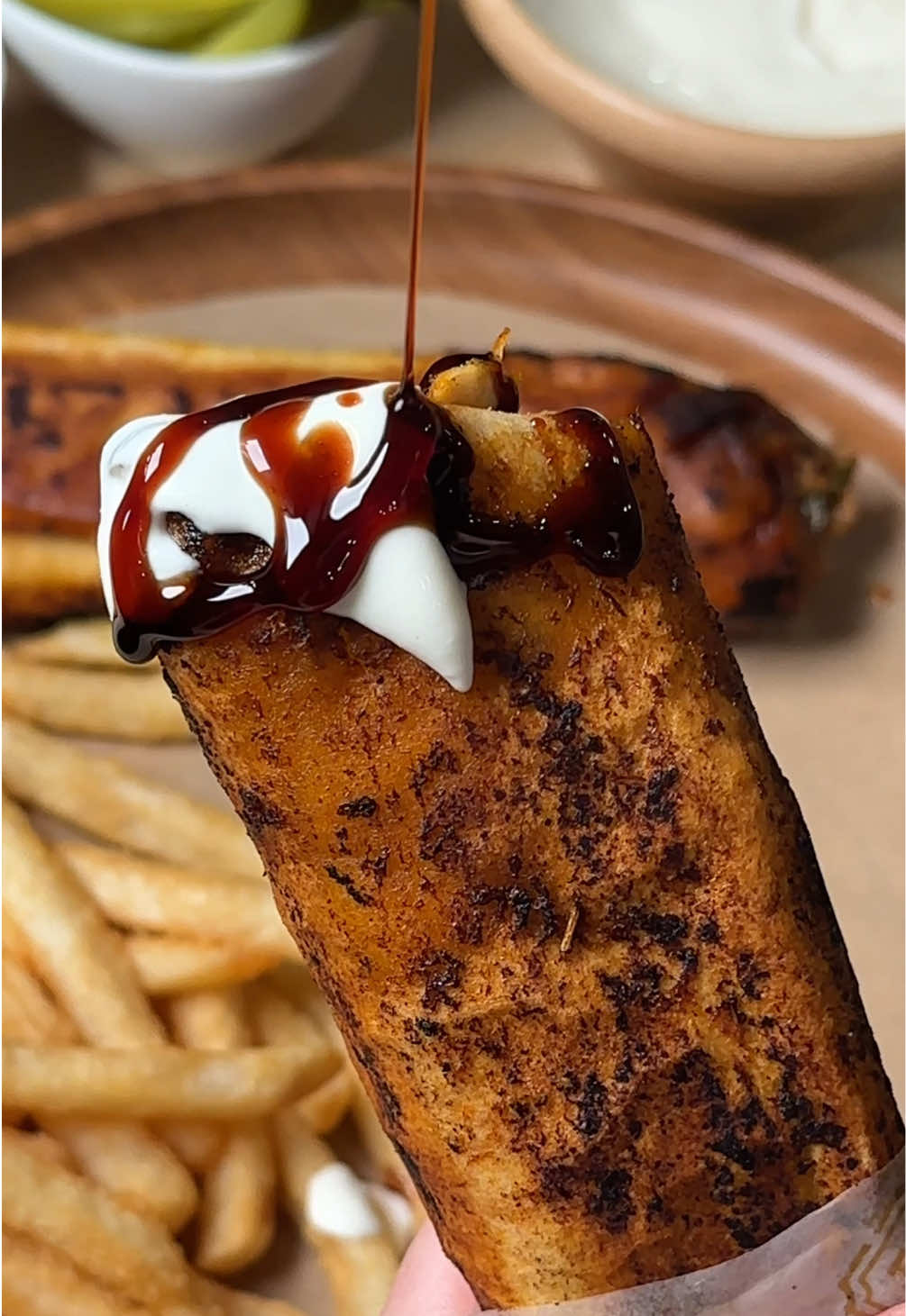 You can’t convince me to wait 1 hour in line for crispy shawarma but maybe I can convince you to make it 🫶🏼 full recipe is on my site just search crispy shawarma! 