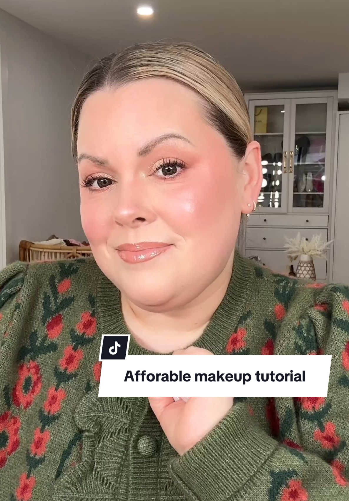 Using affordable makeup doesn’t mean it’s going to disappear off of your face! You can get an affordable and longwear makeup look by following these steps #afforablemakeup #drugstoremakeup #makeuptutorial 