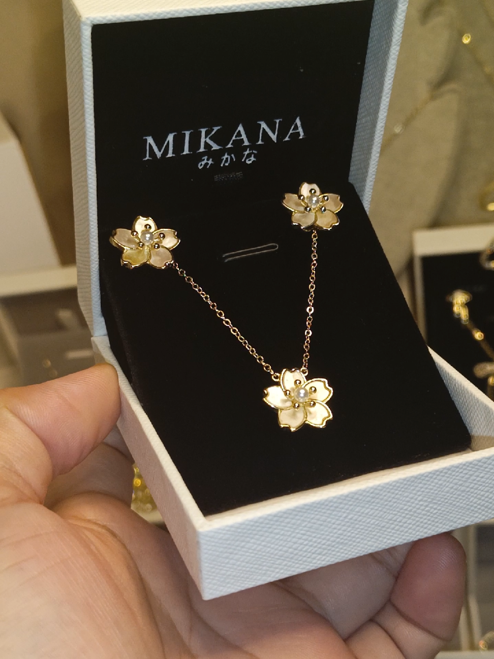 Grabe ang gandaaaa nito #mikana #jewelryforwomen #jewelryset #tiktokfinds #trending 