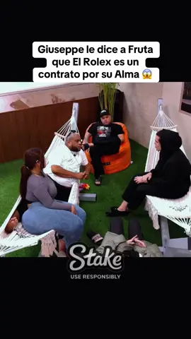 Giuseppe le confiesa a La Fruta que el lujoso Rolex regalado por Alofoke no es solo un premio, sino un “contrato por su alma” 😱. Con tono serio, Giuseppe explica cómo estos obsequios en realities podrían atar lealtades eternas, generando escalofríos y teorías conspirativas entre fans. El intercambio ha explotado en Súper Chats, memes satínicos y debates sobre favores ocultos en el show. giuseppe la fruta rolex, contrato alma alofoke, giuseppe advierte fruta, rolex regalo alofoke alma, momento impactante casa alofoke 2, teorias conspirativas alofoke, drama satírico reality, super chat contrato alma, memes giuseppe fruta, lealtad eterna alofoke, obsequios ocultos realities, live misterio alofoke, giuseppe venezolano fruta, premio rolex diabólico #LaCasaDeAlofoke #Giuseppe #LaFruta
