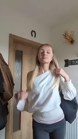 sakris cedulka vzadu ta to znicila#outfitchecks #gingerhair #blond #🍻 #😛 